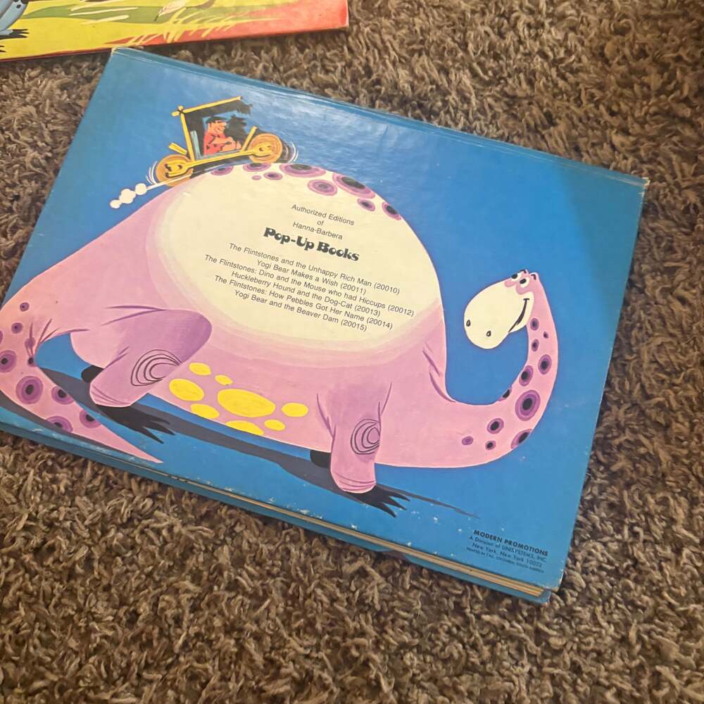 Vintage Flintstones Pop-Up Books: "Hiccups" & "The Unhappy Rich Man" Set of 2 - Picture 4 of 7